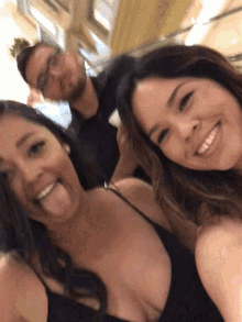 Summer Vacation Selfie GIF - Summer Vacation Selfie Tongue Out GIFs