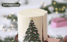 Christmas Tree Cake.Gif GIF - Christmas Tree Cake Christmas Christmas Cake GIFs