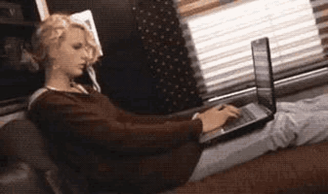 Julygnf Taylor Swift GIF - Julygnf Taylor Swift Taylor Swift Typing -  Discover & Share GIFs