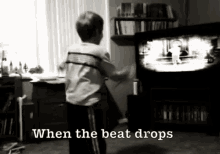 When The Beat Drops GIF - Wii Dancing When The Bass Drops GIFs