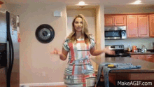 Cook Blonde GIF - Cook Blonde GIFs