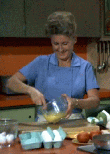 Alice Nelson Ann B Davis GIF - Alice Nelson Ann B Davis The Brady Bunch GIFs