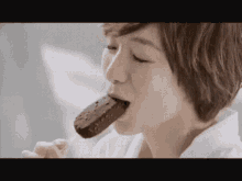 義美三層派雪糕 I-mei'S Chocolate Ice Cream GIF - 舔lihk Lick GIFs