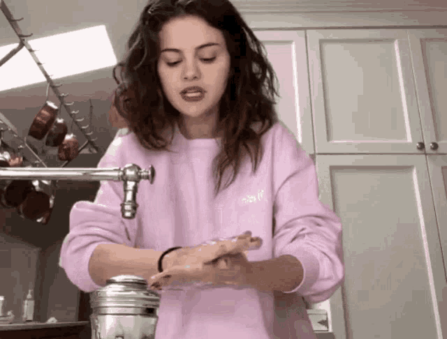 Selena Gomez Wash Hands GIF - Selena Gomez Wash Hands Wash Your Hands GIFs