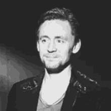 tom hiddleston smile laugh chuckle giggle