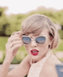 Taylor Swift Sunglasses GIF - Taylor Swift Sunglasses Remove GIFs