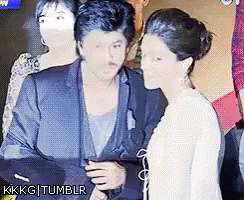 Mmmmm You Smell Good. GIF - Shah Rukh Khan Srk Deepika GIFs
