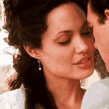 Angelina Jolie Kiss GIF - Angelina Jolie Kiss Brad Pitt GIFs