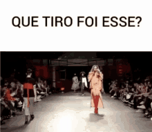 Que Tiro Foi Esse / Memes Brasileiros / Desfile / Passarela / GIF - What Was That Brazilian Memes Slay GIFs