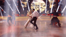 danca girando competicao de danca danca de casal vestido branco