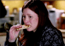 Greys Anatomy Lexie Grey GIF - Greys Anatomy Lexie Grey Eating Pizza GIFs