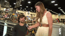 Game Of Thrones Peter Dinklage Gives Back At Comic-con, Thanking Fans GIF - Game Of Thrones Comic Con Peter Dinklage GIFs