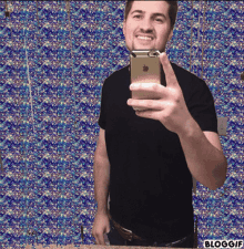 Mirror Selfie Smile GIF - Mirror Selfie Selfie Smile GIFs