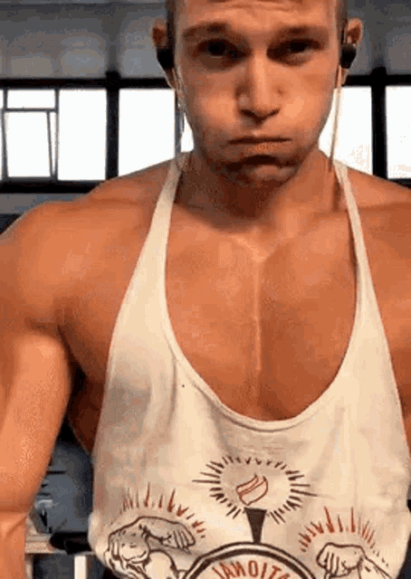 Hot guys: Focus on biceps