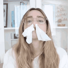 Taylor R Tissues GIF - Taylor R Tissues Nose GIFs