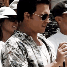 Johnny Depp Donnie Brasco GIF - Johnny Depp Donnie Brasco Camera GIFs
