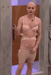 Courtney Act Tuck GIF - Courtney Act Tuck Snart Model GIFs