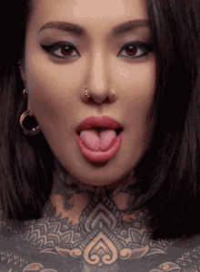 Tattoo Split Tongue GIF - Tattoo Split Tongue Weird GIFs