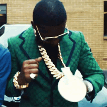 Look At My Neckless Gucci Mane GIF - Look At My Neckless Gucci Mane Whole Lotta Ice GIFs