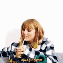 Taylor Swift Shade GIF - Taylor Swift Shade Throwing GIFs