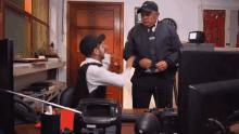 enojado pegar
