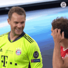 Smiling Manuel Neuer GIF - Smiling Manuel Neuer Leon Goretzka GIFs