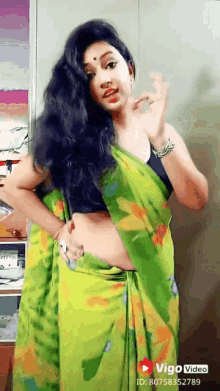 Saree Navel GIF - Saree Navel Aunty GIFs