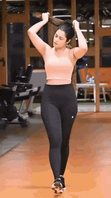 Gym Workout GIF - Gym Workout Hot Girl - Discover & Share GIFs