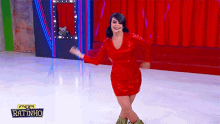 Girando Mulher GIF - Girando Mulher Vestido Vermelho GIFs