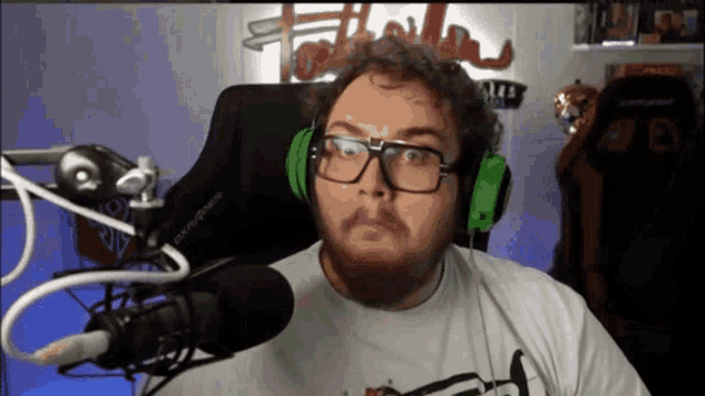 Fattypillow Fattypls GIF - Fattypillow Fattypls Drum And Bass GIFs