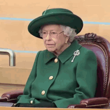 Queen Elizabeth Queen Of England GIF - Queen Elizabeth Queen Queen Of England GIFs