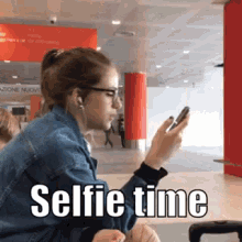 Selfie White Girl GIF - Selfie White Girl Selfie Time GIFs