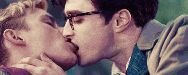 The perfect Harry Potter Kiss Intimate Animated GIF for your conversation. 