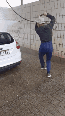Guy Washing His Car GIF - Guy Washing His Car Autokommando GIFs