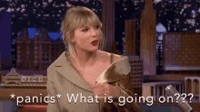 Taylor Swift Panics GIF - Taylor Swift Panics What Is Going On GIFs