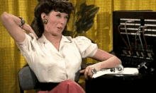 Phone Operator Lily Tomlin GIF - Phone Operator Lily Tomlin Laughing GIFs