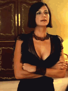 Catherine Bell Cleavage GIF - Catherine Bell Cleavage Decollete GIFs