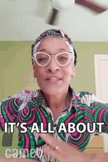 Its All About Just Thanking You Carla Hall GIF - Its All About Just Thanking You Carla Hall Cameo GIFs