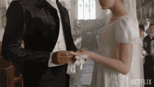 wedding phoebe dynevor daphne bridgerton reg%C3%A9jean page simon basset wedding phoebe dynevor daphne bridgerton reg%C3%A9jean page simon basset