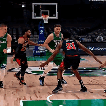 Luka Doncic Alley Oop Pass GIF - Luka Doncic Alley Oop Pass Lob Pass GIFs