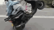 Motorcycle Wheelie GIF - Motorcycle Wheelie Stunt GIFs