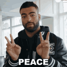 Peace Kyle Van Noy GIF - Peace Kyle Van Noy Peace Sign GIFs