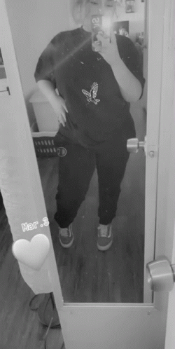 Mirror Selfie Black And White Gif, Black And White Mirror Pic