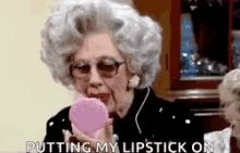Old Woman Lipstick GIF - Old Woman Lipstick Make Up GIFs