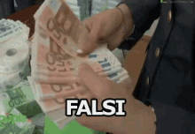Falsi Soldi Falsi Falsificare Truffa GIF - Fake Falsified Money To Fake GIFs