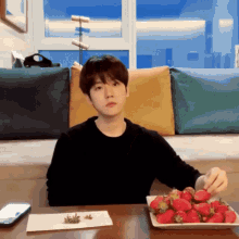 Baekhyun Strawberry GIF - Baekhyun Strawberry Baekhyun Eat GIFs
