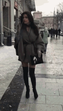 Sexy Outfit Thighboots GIF - Sexy Outfit Thighboots GIFs