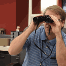 Binoculars Spying GIF - Binoculars Spying On GIFs