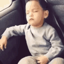 Niño Se Despierta Bailando GIF - Movimiento Naranja Bailando Durmiendo GIFs
