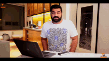 Guru Laptop GIF - Guru Laptop Talking GIFs
